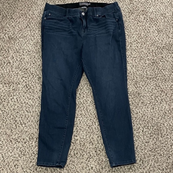 BOMBSHELL SKINNY JEAN - PREMIUM STRETCH DARK WASH SIZE 20R - Picture 1 of 10